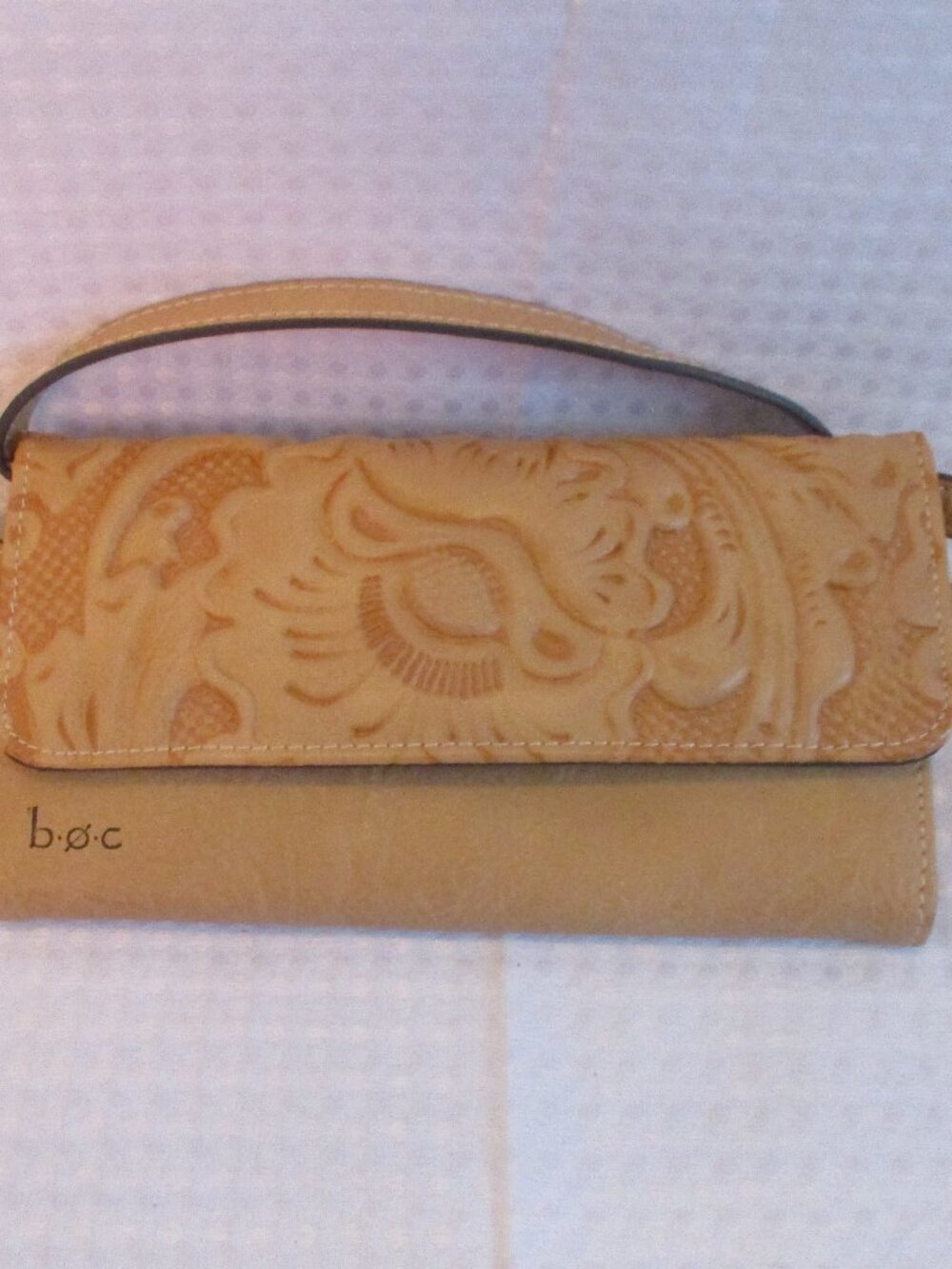 NWOT b.o.c.  Tan Tooled Faux Leather Crossbody Wallet Bag With Removable Strap